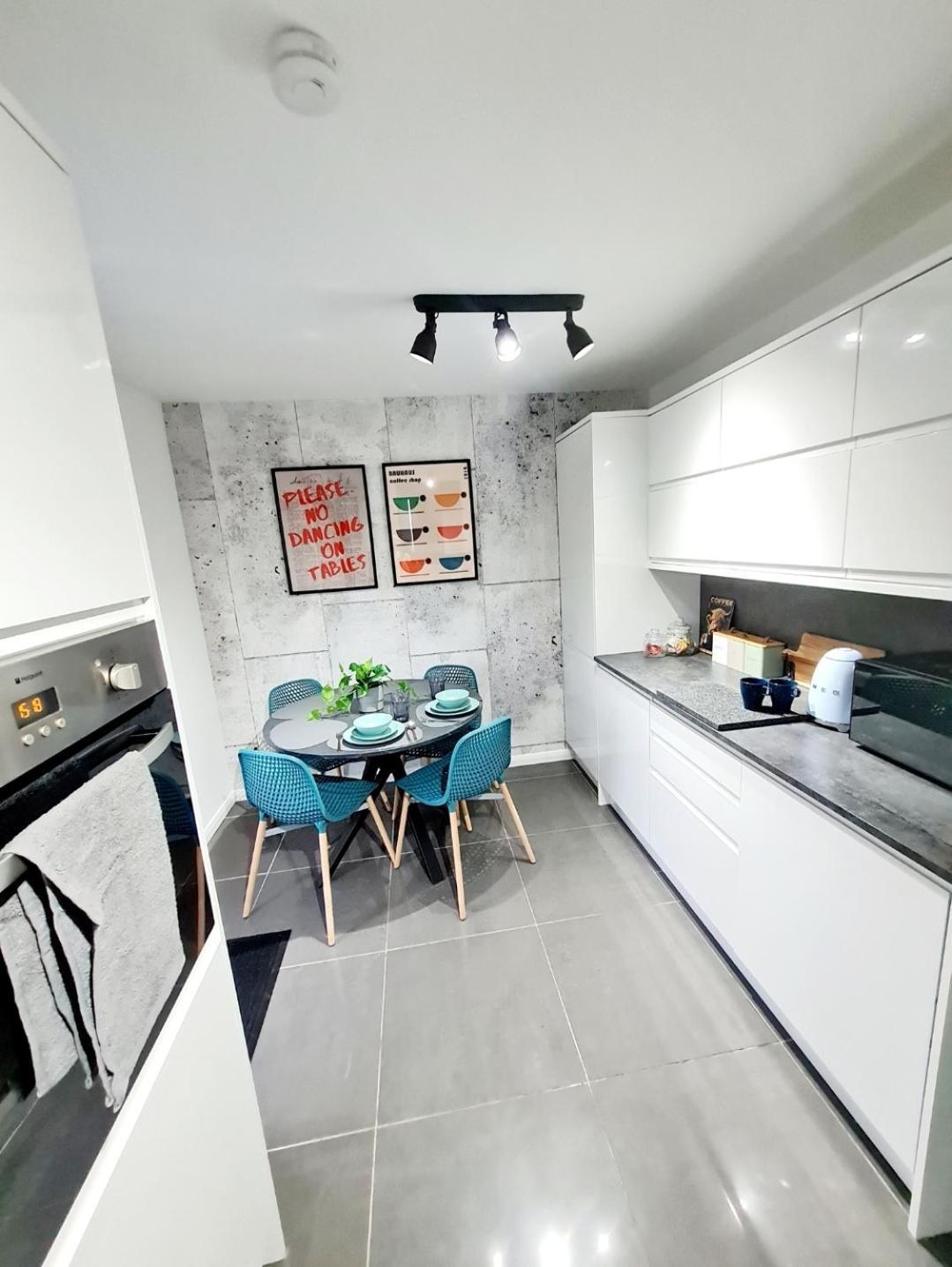 Bright 3Br Walking Distance To Town - Free Parking Glasgow Exterior foto