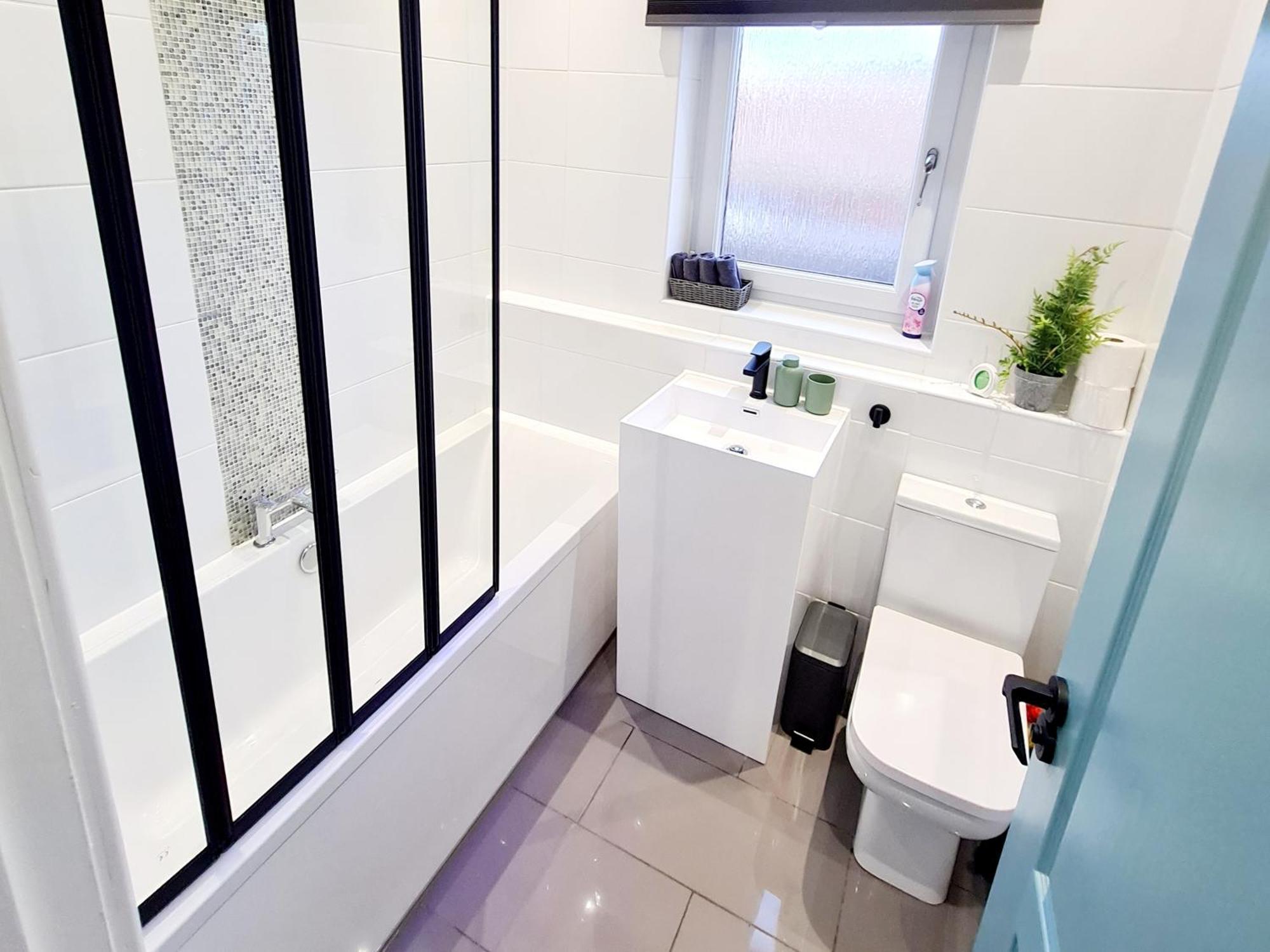 Bright 3Br Walking Distance To Town - Free Parking Glasgow Exterior foto